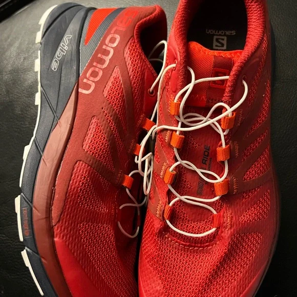 Salomon like new size 9 women size 7 men, red hiking sneakers. - Picture 6 of 8